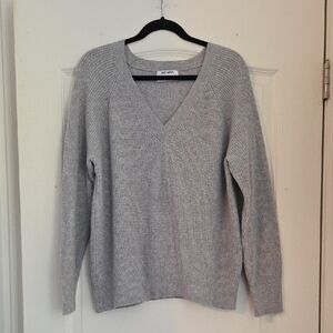 Old Navy Light Gray V-Neck Sweater